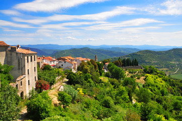 Fototapeta na wymiar Motovun town and landscape beautiful view of istrian nature from Motovun village
