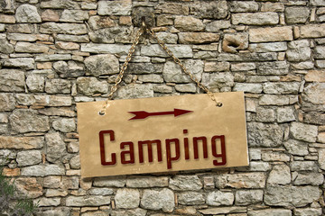 Fototapeta na wymiar Schild 235 - Camping