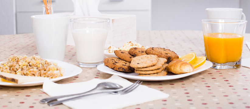 breakfast of oatmeal, biscuits and juice