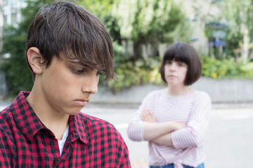 Obraz premium Unhappy Teenage Couple In Urban Setting