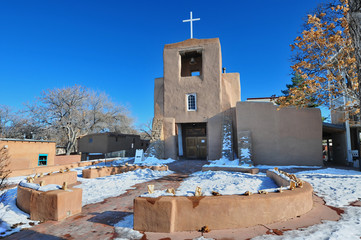 Fototapeta premium San Miguel Mission Chapel - Najstarsza kaplica adobe w Santa Fe w Nowym Meksyku.