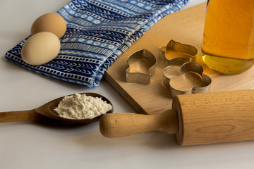 Zestaw podstawowych produktów wykorzystywanych do pieczenia ciast. © trojan74