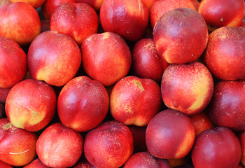 Fototapeta na wymiar Heap of ripe peach in heap