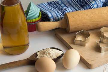 Zestaw podstawowych produktów wykorzystywanych do pieczenia ciast. © trojan74