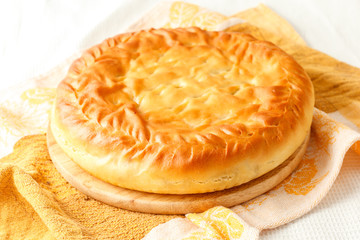 round pie with filling on a table