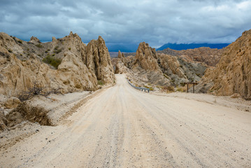 Fototapeta na wymiar National Route 40 crosses the 'Quebrada de las Flechas' (Broken Arrows), Salta Province, Argentina