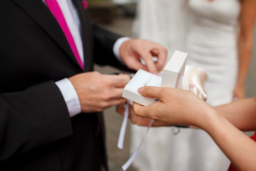 Hochzeitspaar mit Ring