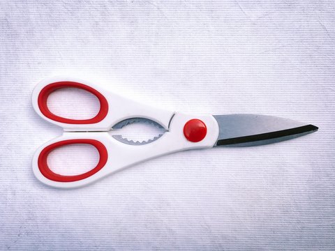 Scissors tool for cut