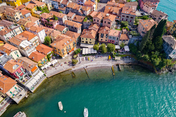 Fototapeta na wymiar Varenna - Lago di Como (IT) - Vista aerea del borgo