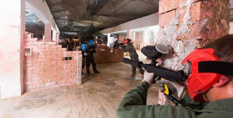 people are targeting in enemy behind barricades