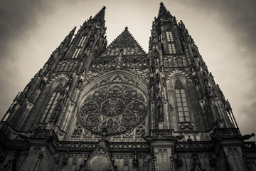 Facciata della cattedrale gotica di San Vito nel castello di Praga