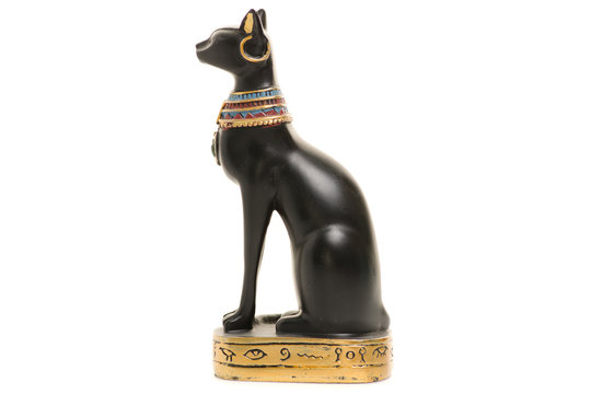 Cat statuette isolation