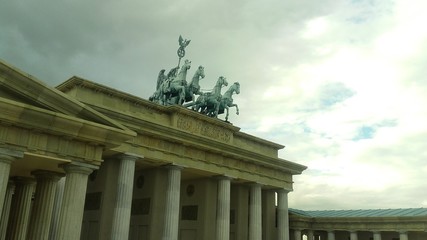Monumento ecuestre de piedra