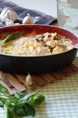 Kartoffelgratin mit Knoblauch und Parmesan