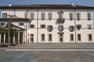 Gorgonzola (Milan): canal of Martesana and town square