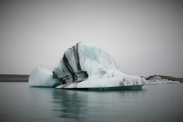 Islande, icebergs zébré de Jokulsarlon 