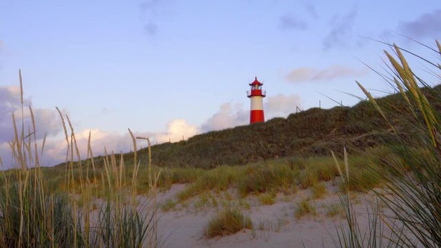 Sylt Leuchtturm List im Sonnenuntergang Licht mit D&uuml;nen
