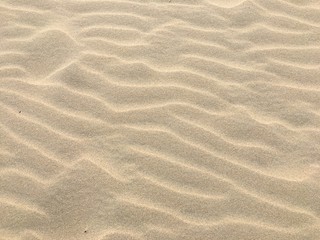 Fototapeta na wymiar Sand Textur wellig goldig