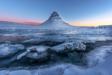 Panele Szklane Podświetlane  The picturesque sunset over landscapes and waterfalls. Kirkjufell mountain,Iceland