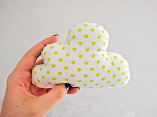 Selbstgenähte Wolke als Rasselspielzeug