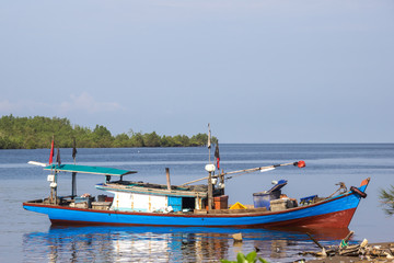 Fototapeta na wymiar fishing boat on the river in Indonesia kalimantan
