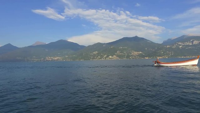 4K - Lago di Como (IT) - Barca in legno con pescatore