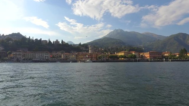 4K - Lago di Como (IT) - Panoramica di Menaggio dal lago