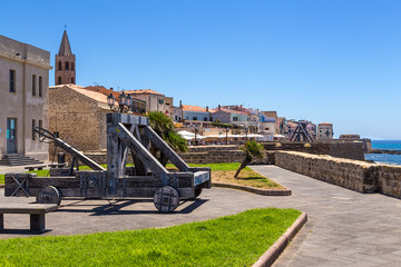 Alghero, Sardinia, Italy. An old catapult on the embankment in the old town - obrazy, fototapety, plakaty