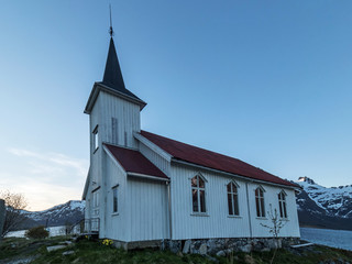 Fototapeta na wymiar Sildpollnes Kirche - Eingang