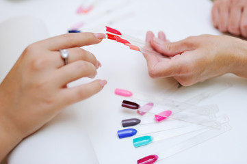 the choice of color nail Polish in the beauty salon