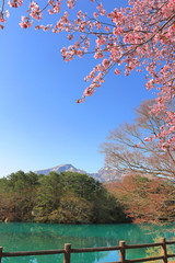 五色沼と磐梯山（裏磐梯・北塩原村）