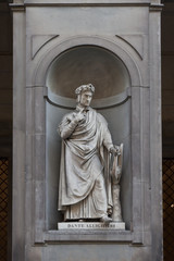 Statuen bei den Uffizien berühmter Zeitgenossen, 
Dante Alighieri,