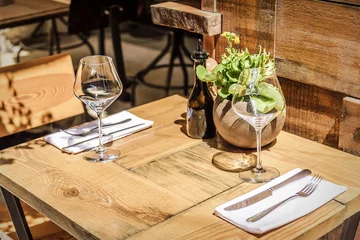 Keuken spatwand met foto Table in the restaurant in the open air with glasses of wine. © Denis Rozhnovsky