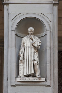 Statuen bei den Uffizien berühmter Zeitgenossen, 
Niccolò Machiavelli