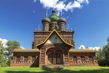 Fototapeta na wymiar The Church of St. John the Baptist in Tolchkovo. Yaroslavl, Russia