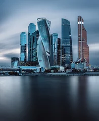 Fotobehang Uitzicht op de wolkenkrabbers van Moskou in de zakenwijk van de Russische hoofdstad © ianachyrva