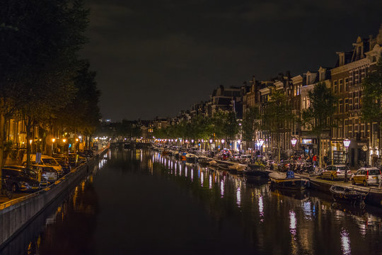 The canals of Amsterdam - beautiful at night © 4kclips