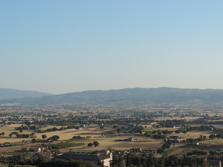 Fototapeta na wymiar Paesaggio umbro, vista da Assisi, Umbria, Italia