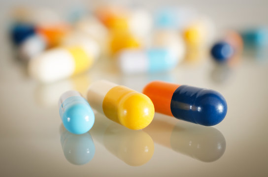 Multicolored medical capsules