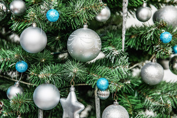 Obraz na płótnie Canvas Beautiful christmas tree with blue and white ballson a white background, detaIL