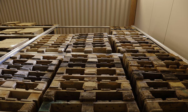 Picture of pallet collars in the high layer