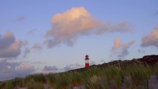 Sylt Leuchtturm List im Sonnenuntergang Licht mit D&uuml;nen