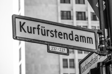 Obraz premium Street sign Kurfuerstendamm Berlin
