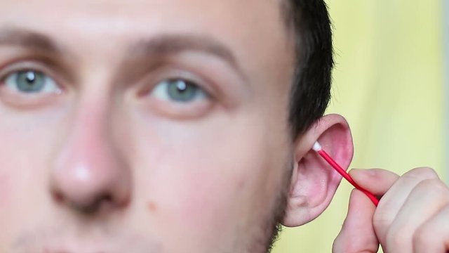 Procedure for cleaning the ears with cotton swabs close up
