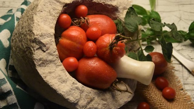Solanum lycopersicum Paradižnik Pummarola tomato Tamatie Cucina salsa napoletana sauce video Rajčica Pomodoro pompianro Cuore Томат di Domatja Bue