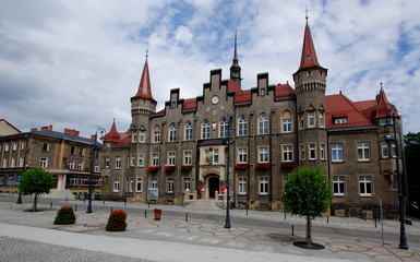 Budynek ratuszu na placu Magistrackim w Wałbrzychu - zabytki Dolnego Śląska © Konrad_elx