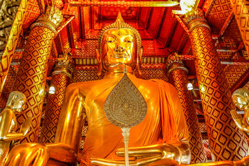 Fototapeta premium giant sitting buddha Wat Phanan Choeng temple Ayutthaya