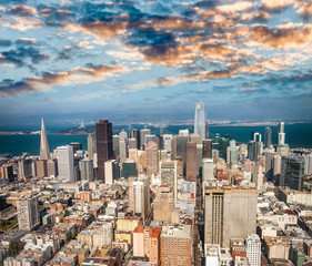 Obrazy na Szkle  Widok na panoramę Downtown San Francisco z helikoptera, CA
