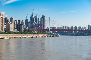 Obraz premium cityscape and skyline of downtown near water of chongqing