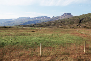 Island berglandschaft in düsterer Stimmung 